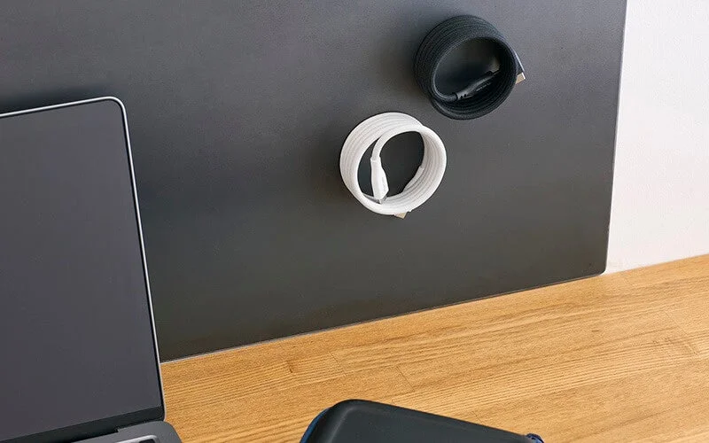 デスクや棚などのスチール面に吸着可能(メッシュタイプ)