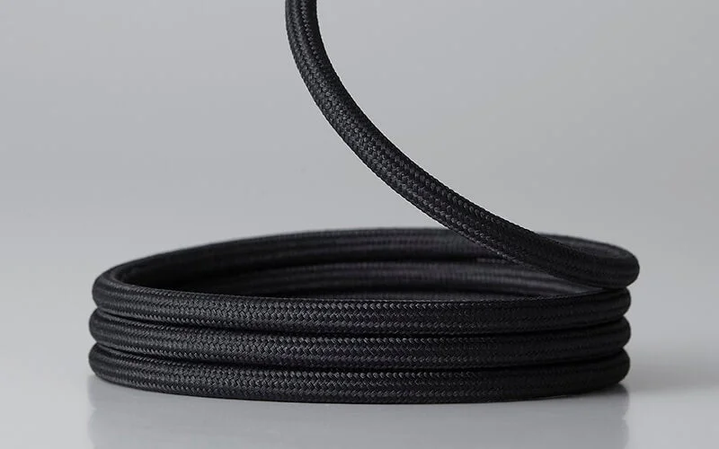 耐久性に優れ、傷に強いメッシュタイプ（黒）