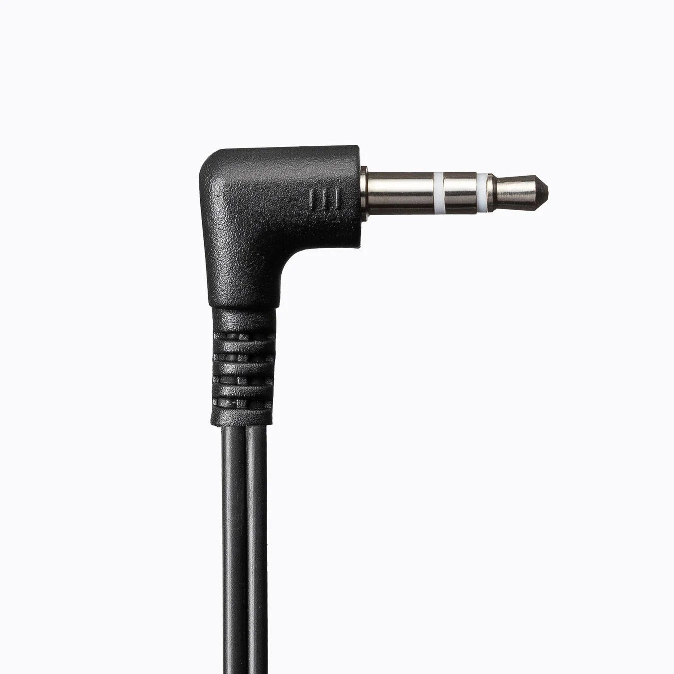 L字型オーディオプラグと黒いケーブル