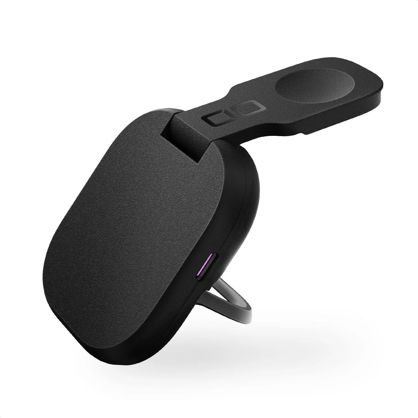 白い背景に、折りたたみ式の黒いポータブル充電器またはスタンドが斜めに置かれている。表面はマットな質感で、一部に丸い窪みがあり、側面には紫色のインジケーターライトが見える。