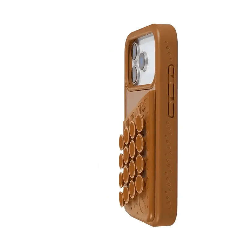 茶色のiPhoneケースの背面に、吸盤のような丸い突起が多数配置されたデザイン。