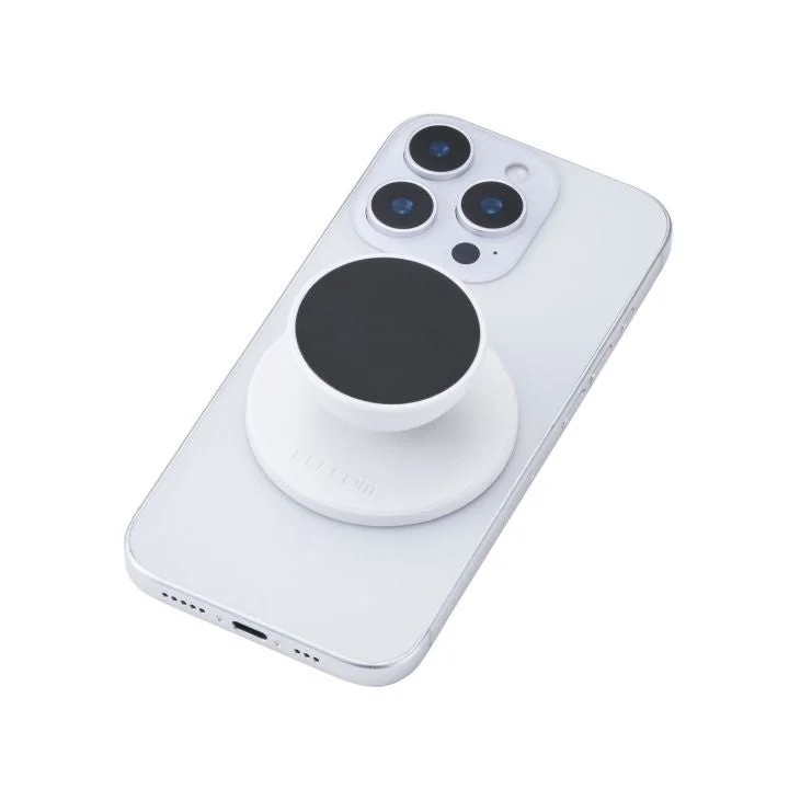 白いスマートフォン（iPhone）の背面に、白いマグネット式のポップソケットが装着されている画像です。ポップソケットの台座には「ELECOM」のロゴが見えます。